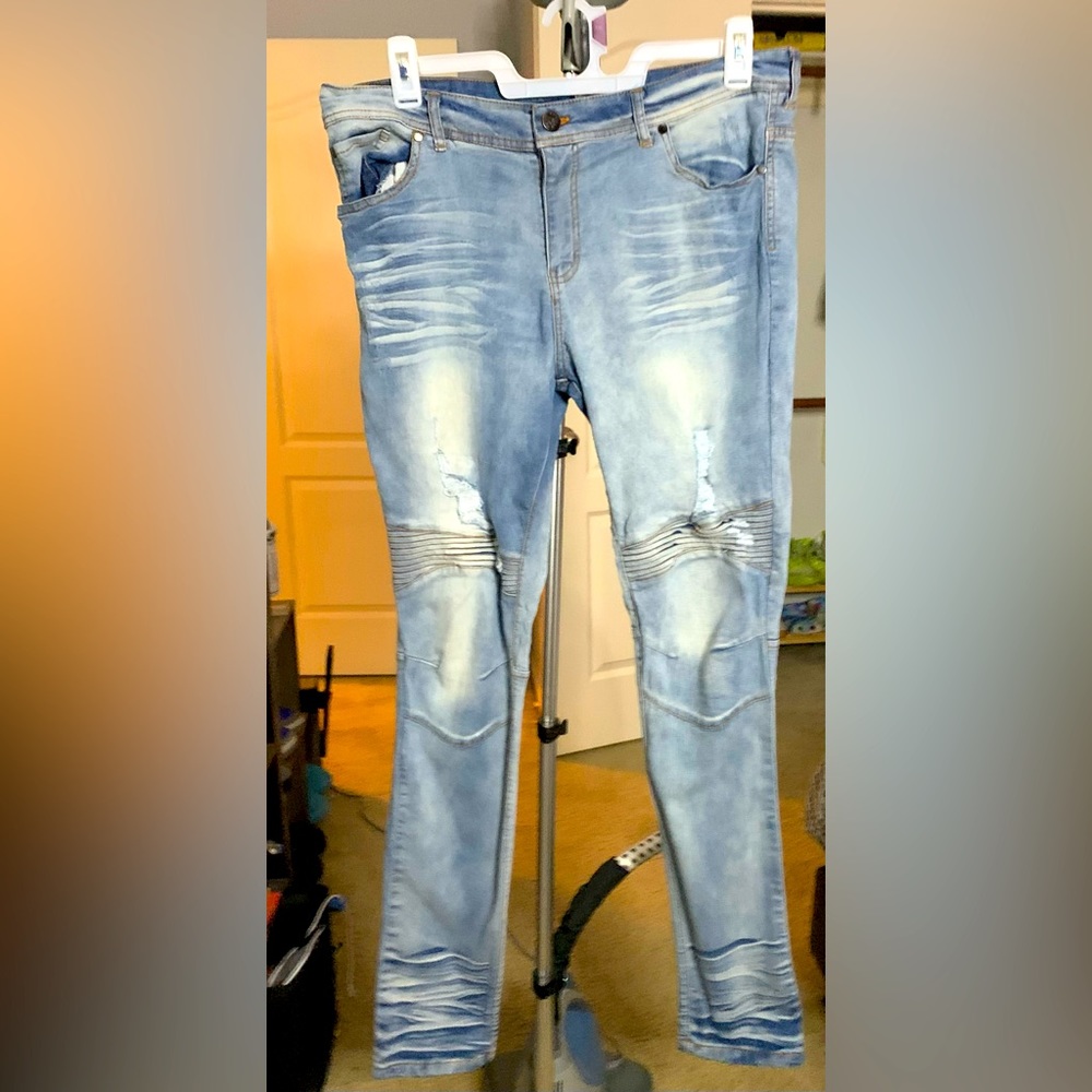 Men’s Noble Jians Distressed Jeans